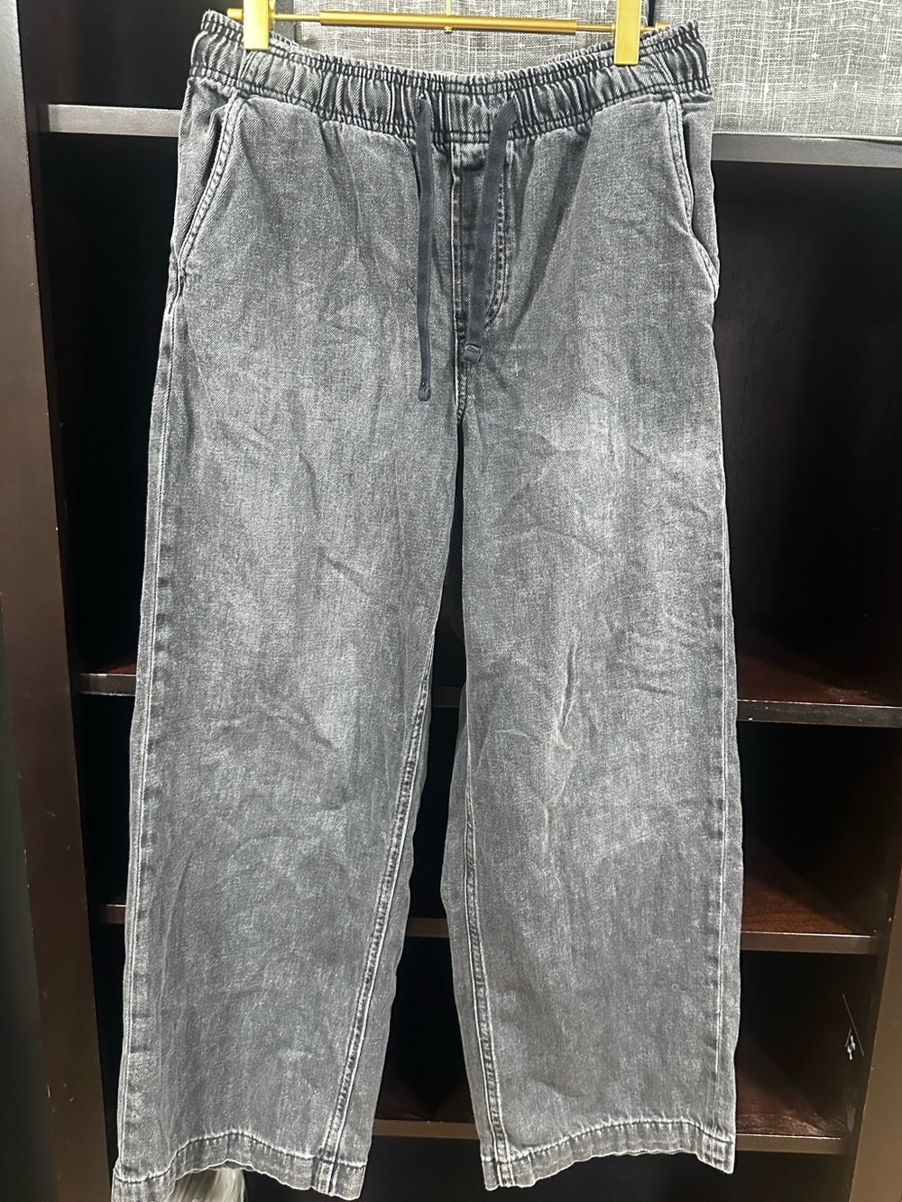 GAP Men's Washed Gray Relaxed Drawstring Jeans